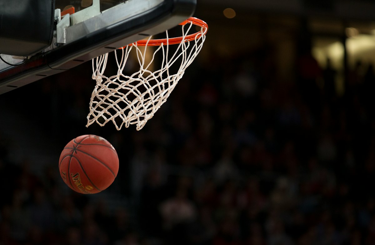 Amateurbasketbalteam in actie