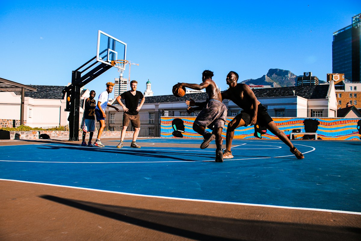 Jongeren basketbal training in Botswana